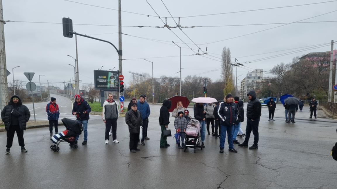 Нова блокада на моста "Чавдар" заради по...