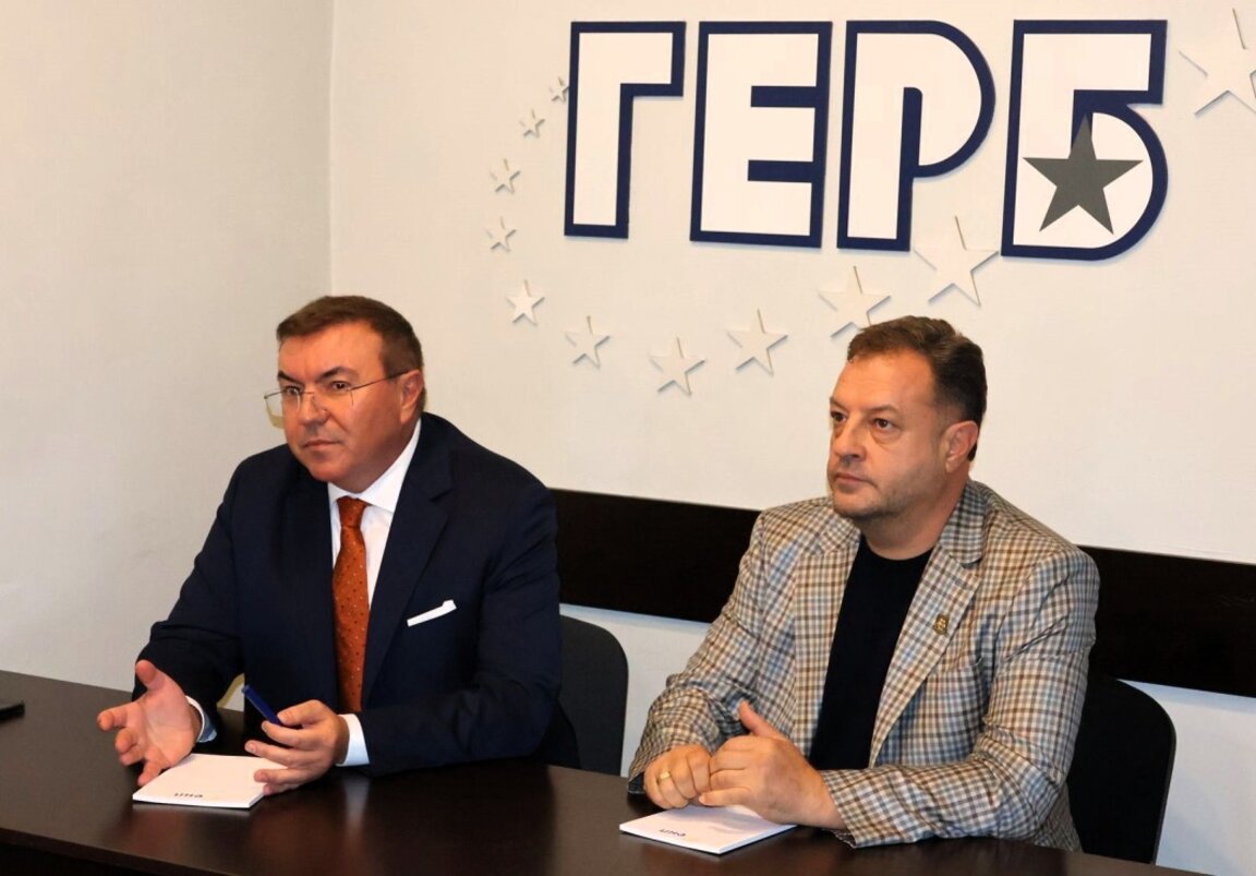 Костадин Ангелов и Даниел Панов (вдясно).