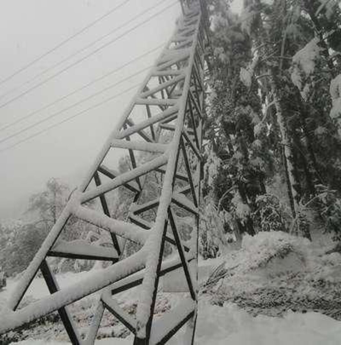 Birçok yerleşim yerinde üç günden beri elektrik yok