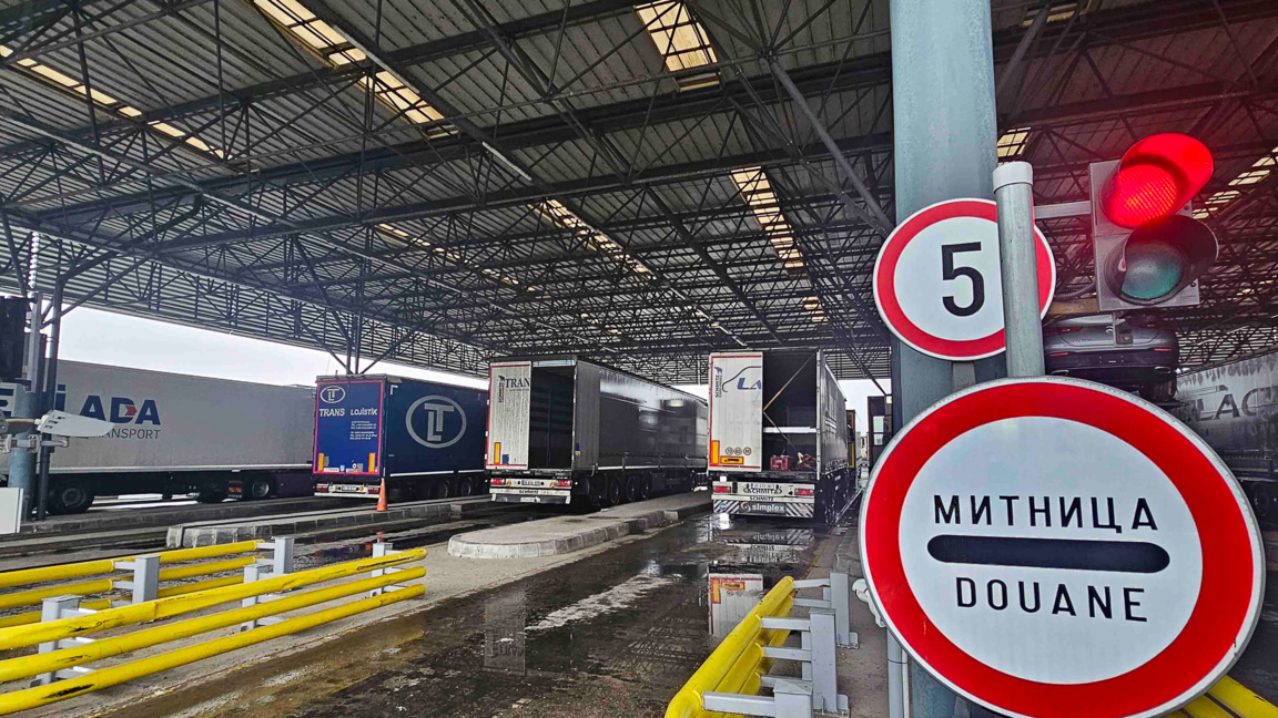 Интензивен е трафикът по границите