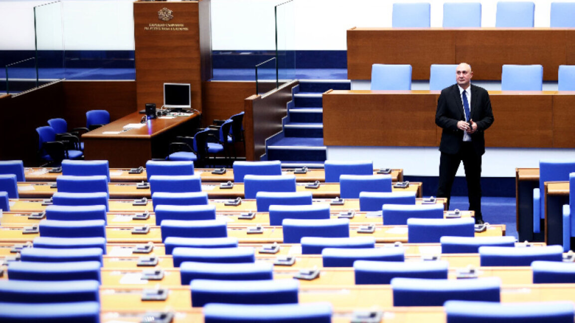 НС обсъжда предложения на опозицията, сред тях е и бъдещето на "Лукойл"