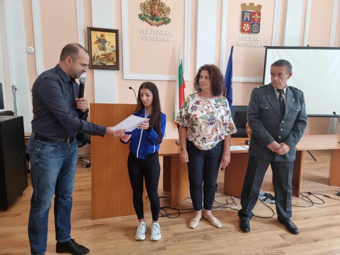 Кметът на Кюстендил награди млади доброволци