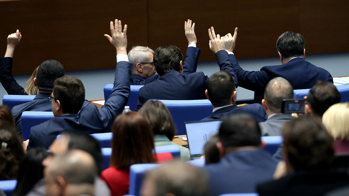 Депутаты единогласно проголосовали за отставку правительства