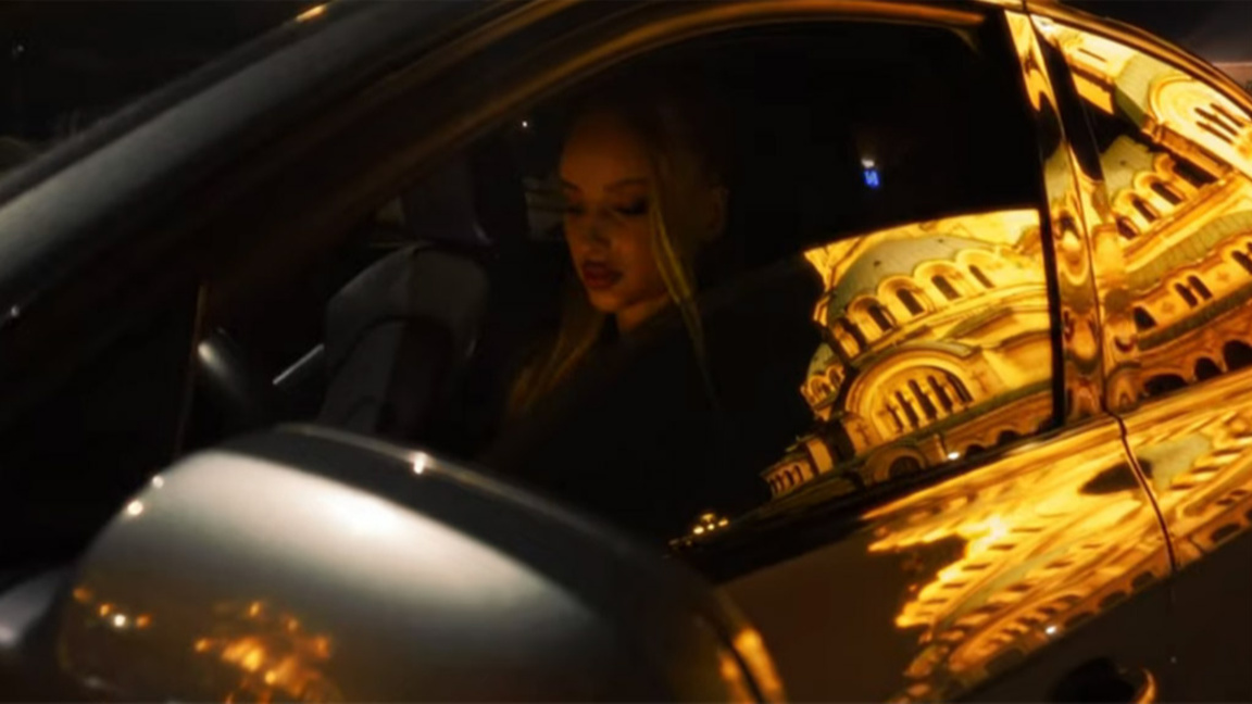 Първоначалната визуализация е снимана в любимата на певицата София