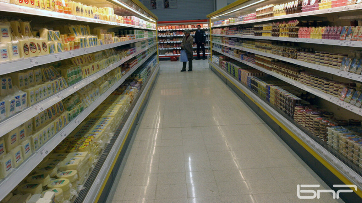 Цената, промоцията и марката са определящи за българите при покупки