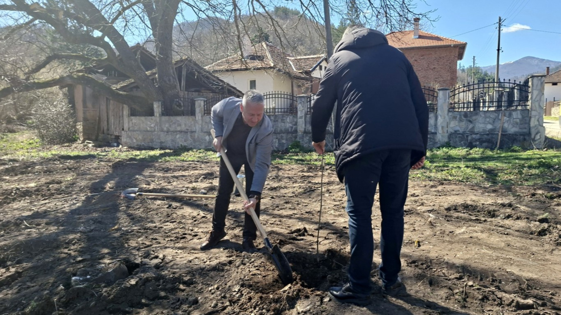 Снимката на 8 април 2026 година