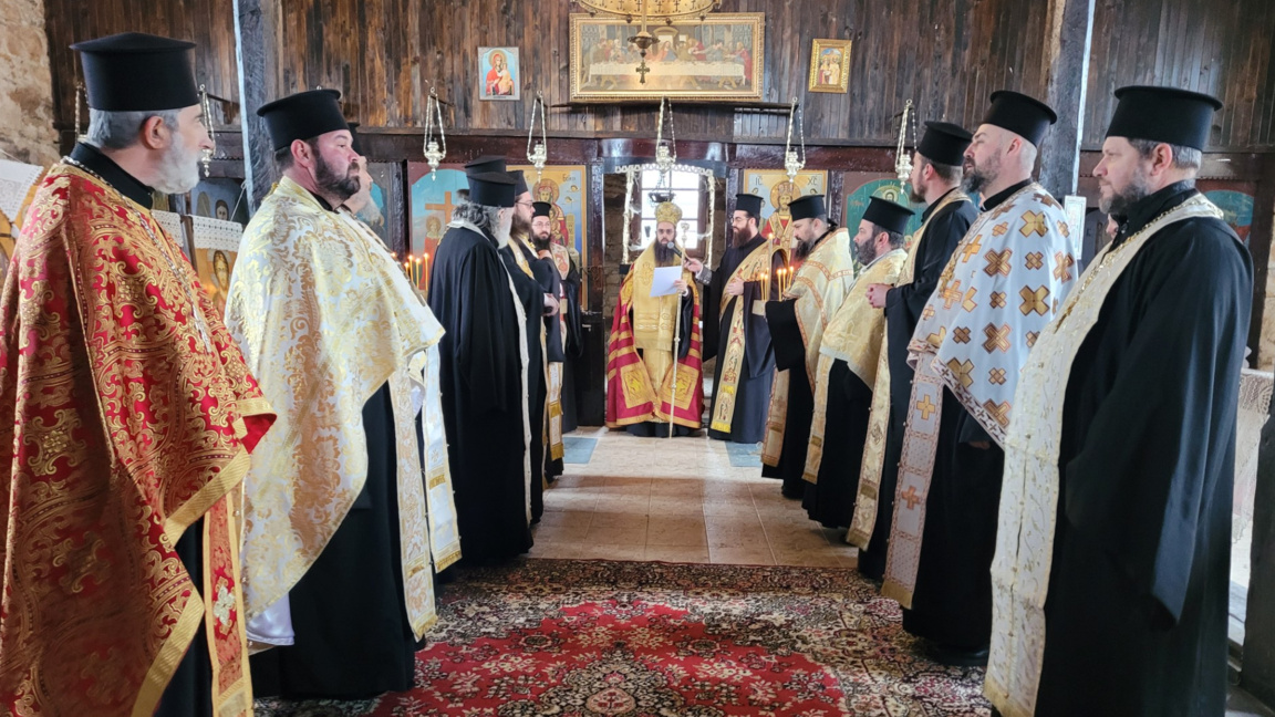 Бургаски свещеници отслужиха молебен за българските деца