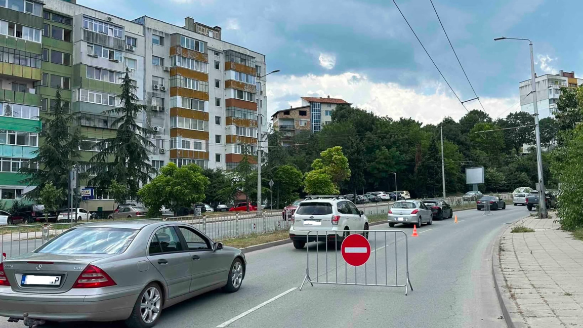 Нощен ремонт заради ВиК авария променя движението от "Аспарухово" към моста