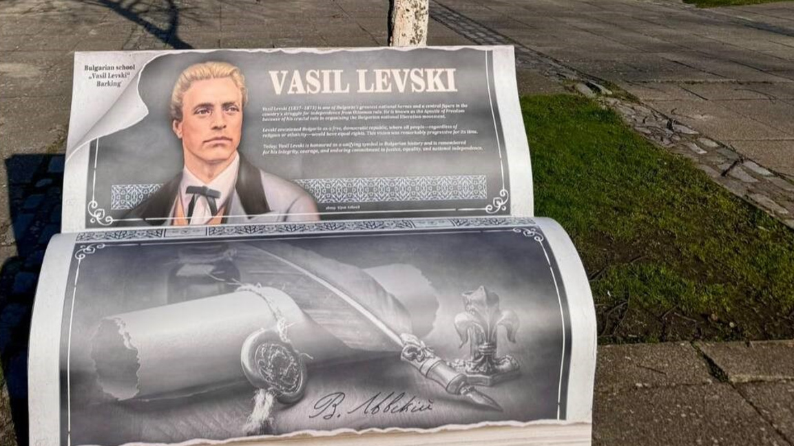 Българско неделно училище постави в Лондон информационна пейка за Левски
