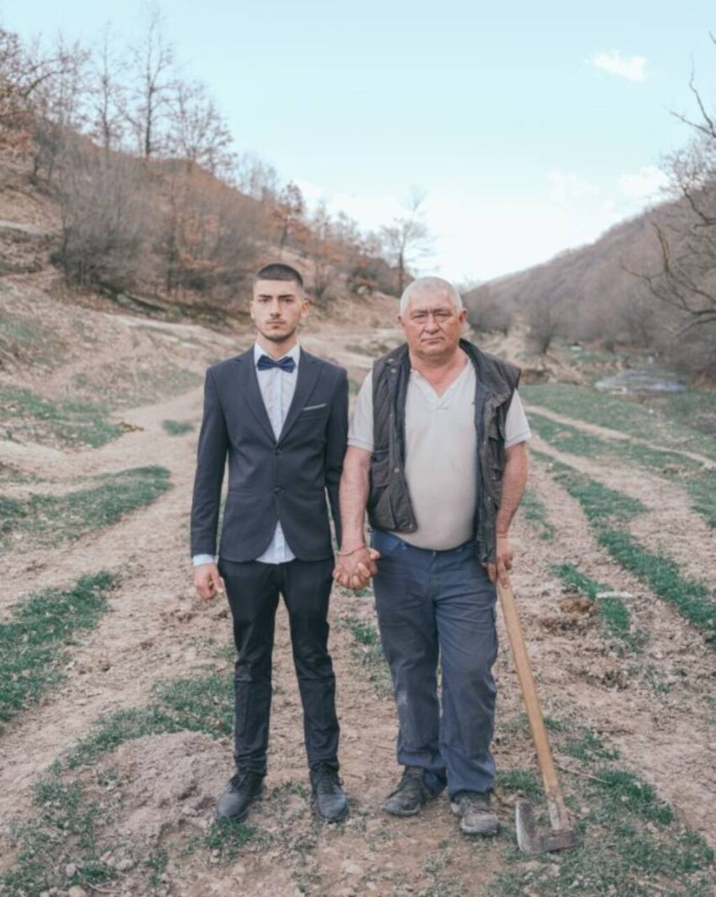 Фотографът Валерий Пощаров за силата да се хванем за ръка