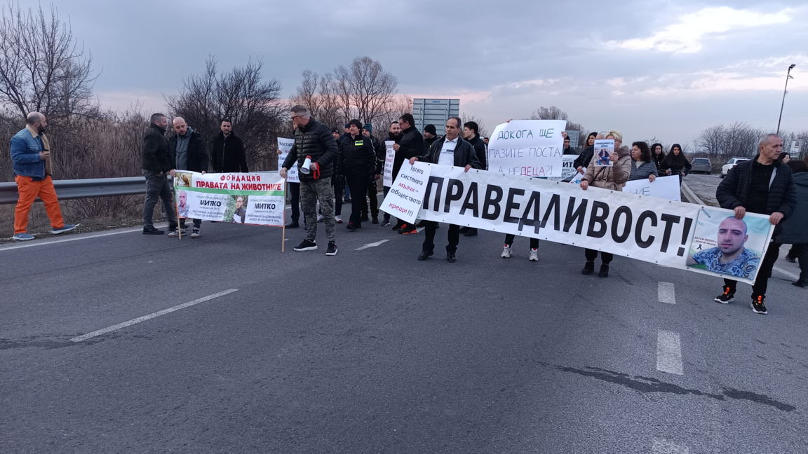 Протестиращи поискаха оставката на директора на полицията в Пловдив