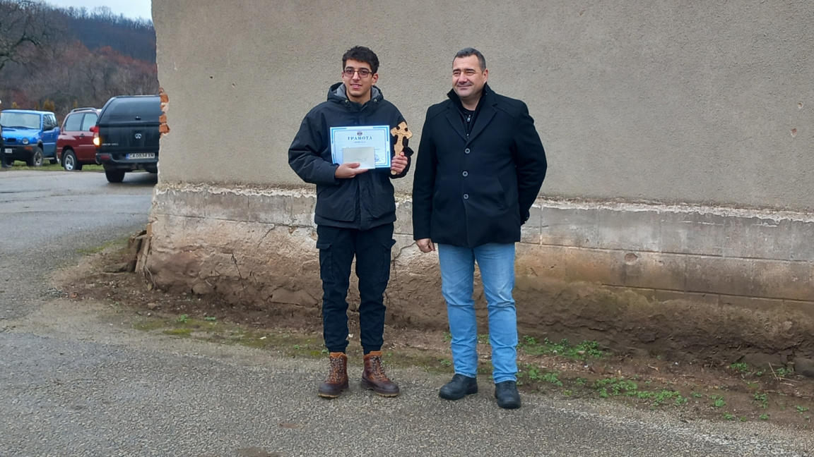 16-годишен хвана кръста на Богоявление в Белоградчишко