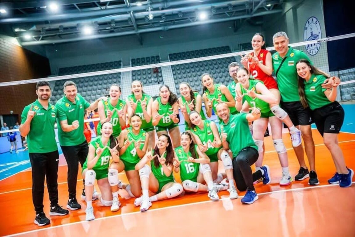 Българките разгромиха испанките с 3-0
