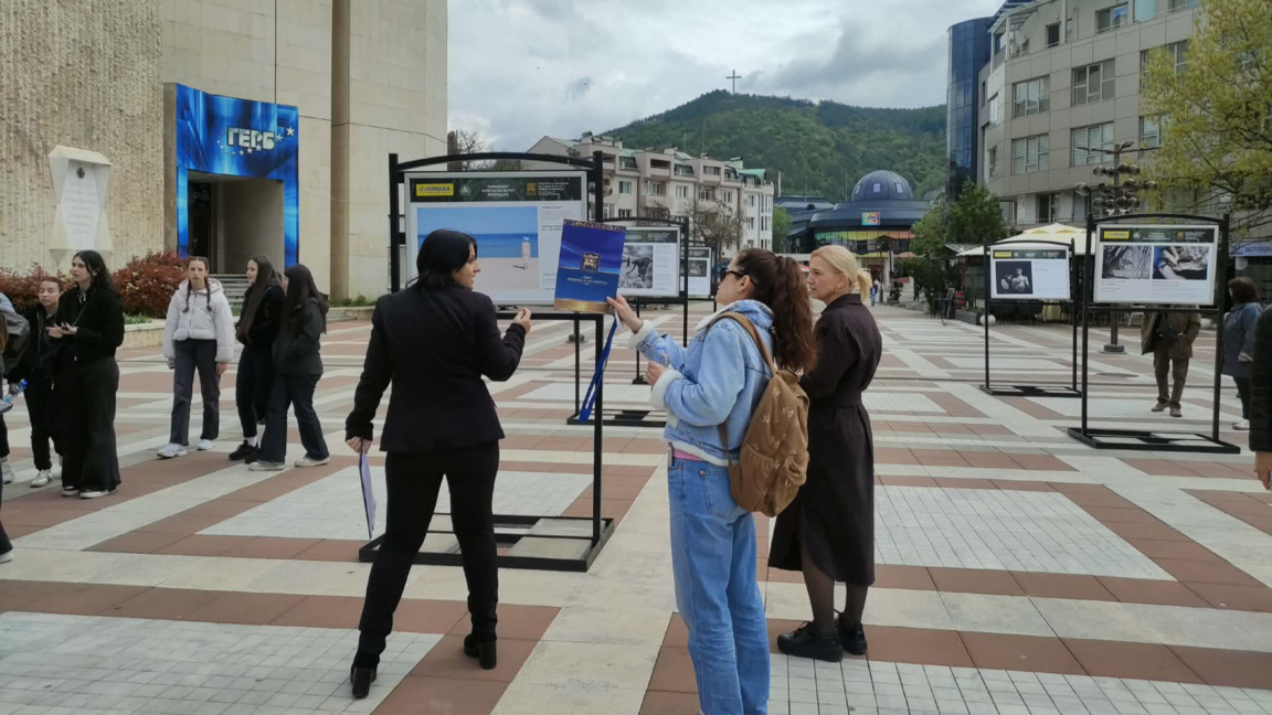 Фотоизложбата „Поправи земята“ в Благоев...