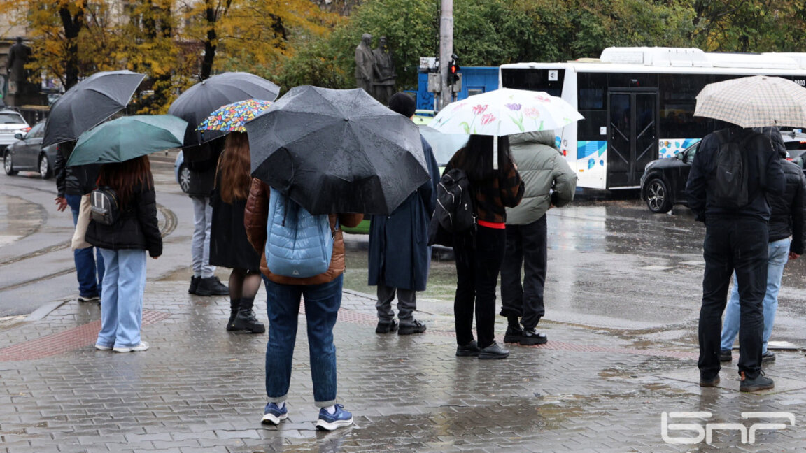Жълт и оранжев код за дъжд в 17 области