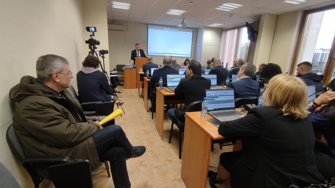 Трети час дебат за продажбата на болницата в Горна Оряховица