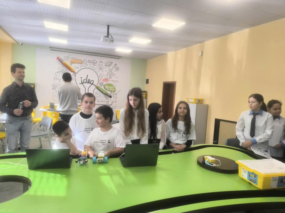 Видинското училище "Любен Каравелов" е с нови кабинети по роботика и технологии