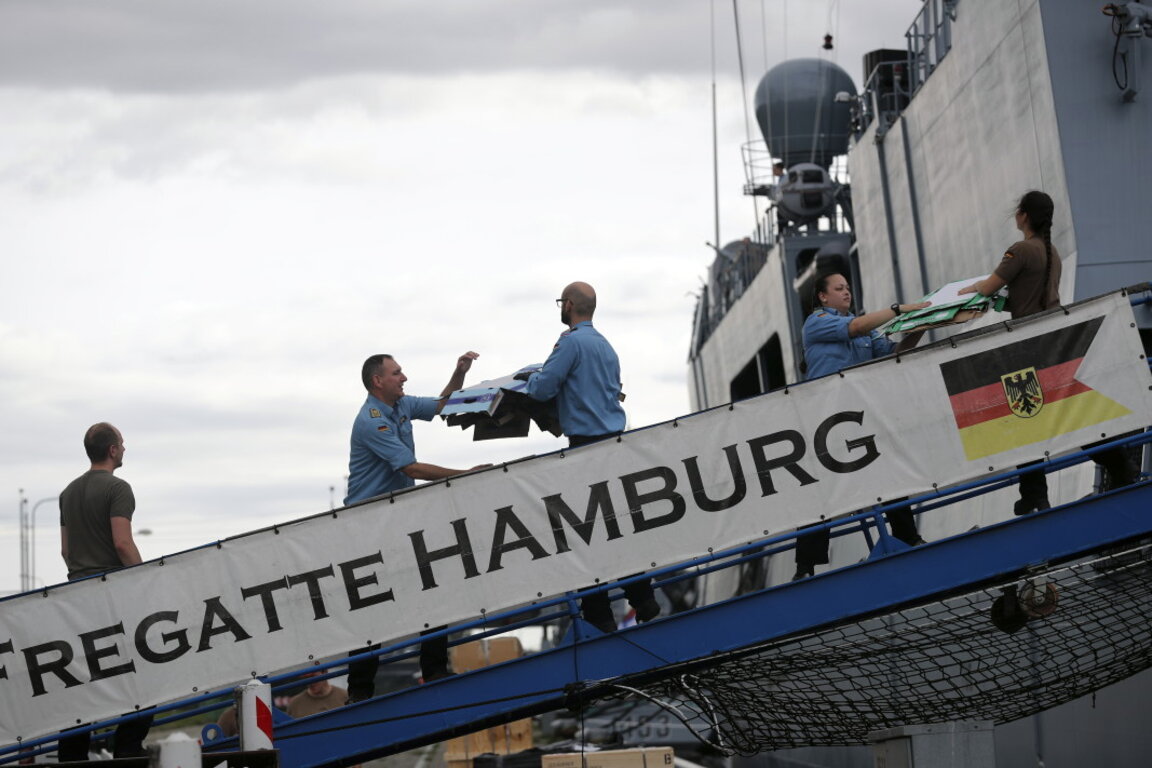 Фрегатата "Хамбург" може да бъде задействана в операцията.