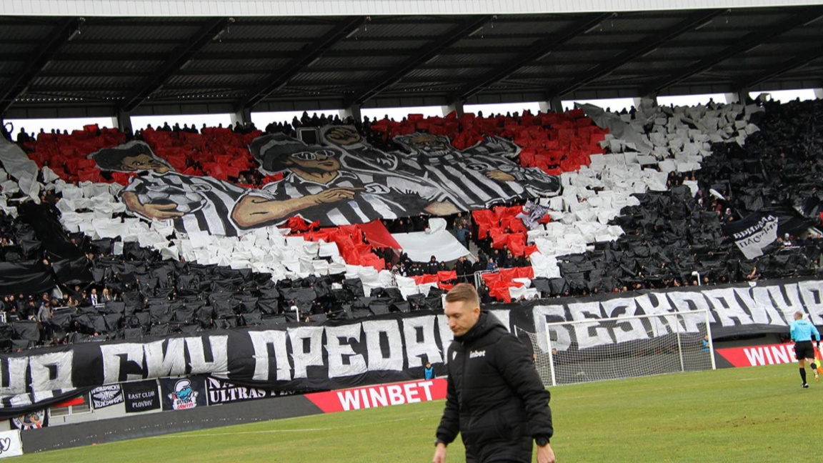 Феновете надъхаха футболистите преди дербито