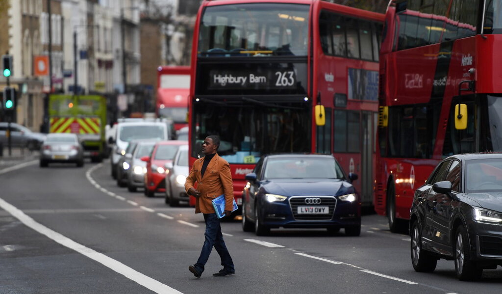 Задължителен очен тест за възрастните шофьори във Великобритания