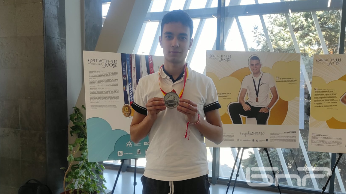 Бургаски ученици от Математическата гимназия във "Фантастични умове"