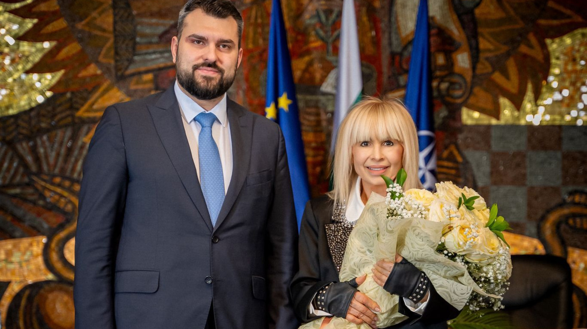 Pop legend Lili Ivanova receives Golden Laurel Branch award