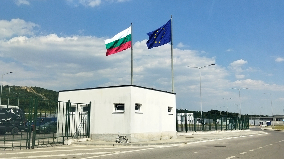 Безпроблемен е граничният автомобилен трафик