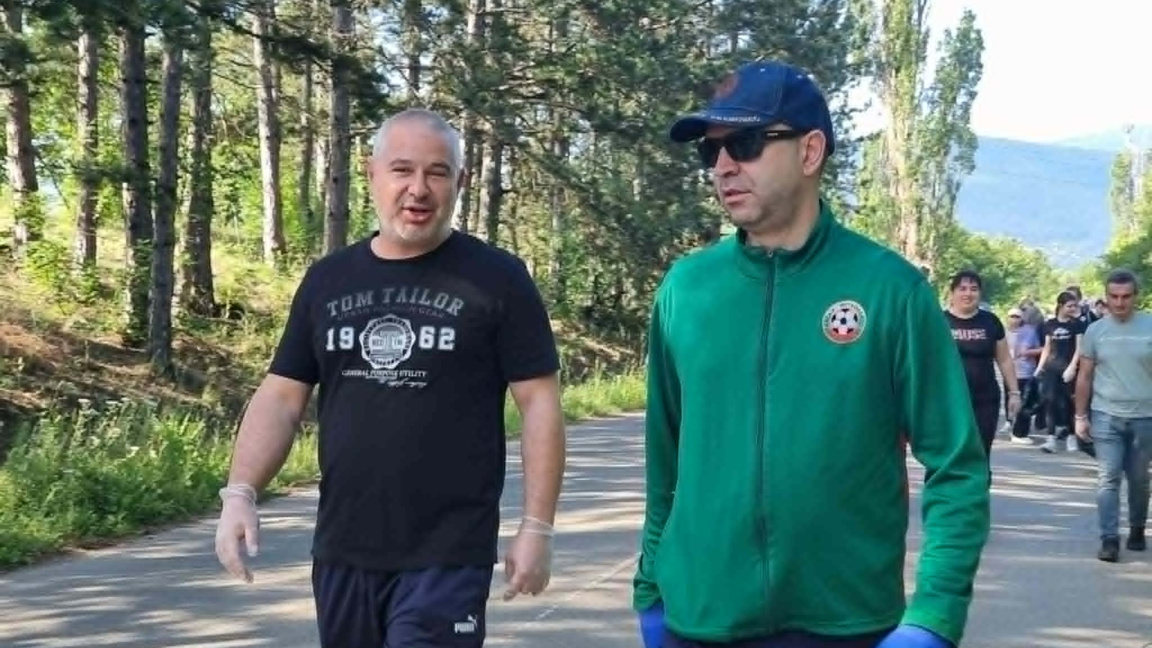 Кюстендилци почистиха язовира край града