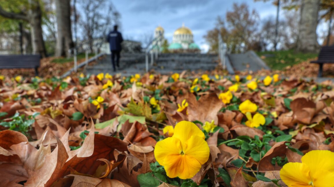 Остава облачно, с температура в София около 15°