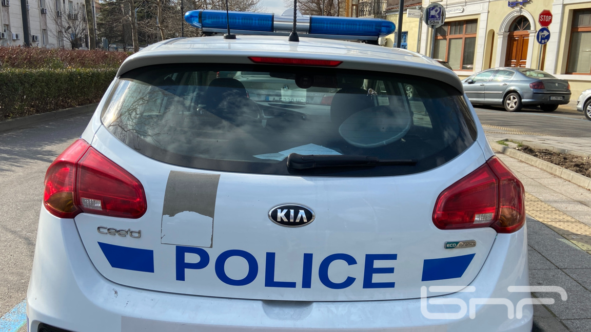 Полицията в Бургас задържа мъж, укривал ...