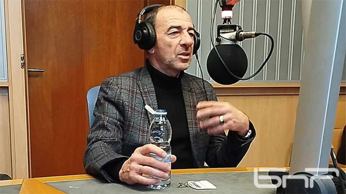 Актьорът в радиостудиото