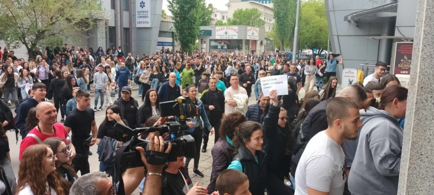 Протест пред полицията в Хасково след убийството на 18-годишната Магдалена