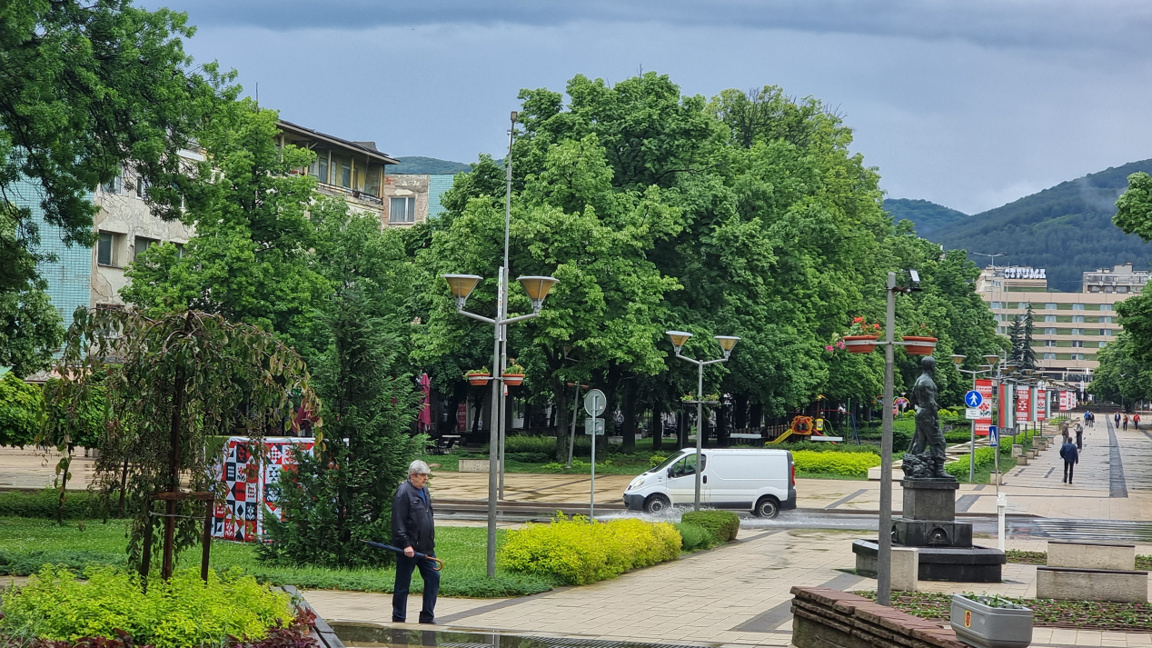 Времето остава нестабилно, ще се редуват слънце и валежи