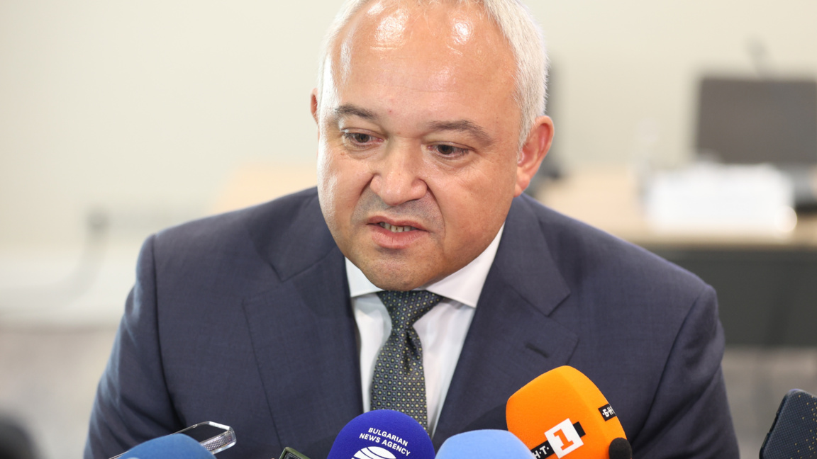 Демерджиев: Две фирми доставят мантинелите и зад тях прозира фигурата на Борисов