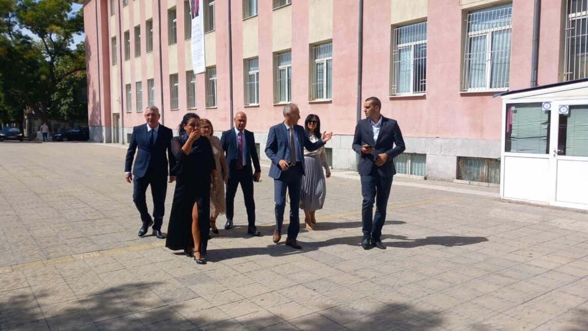 Неразбирането на български език е основна причина за отпадане от училище