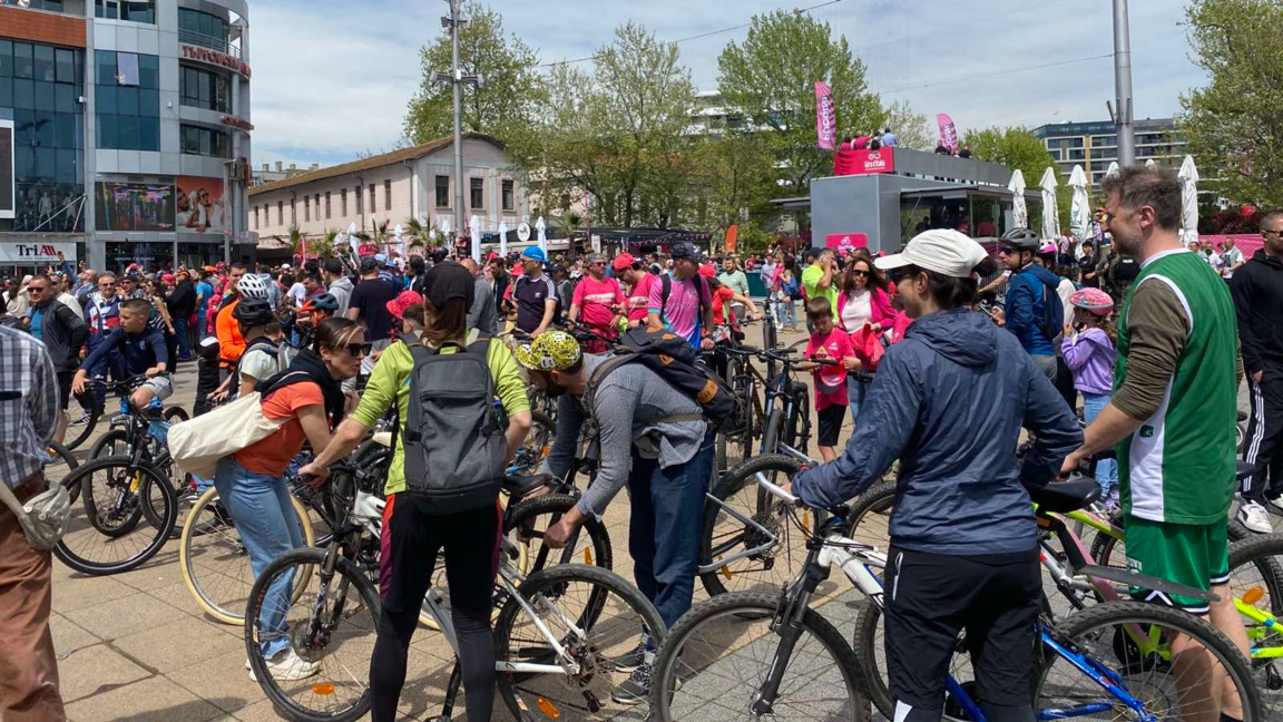 Над 350 колоездачи се включиха във велошествие по трасето на Giro d’Italia