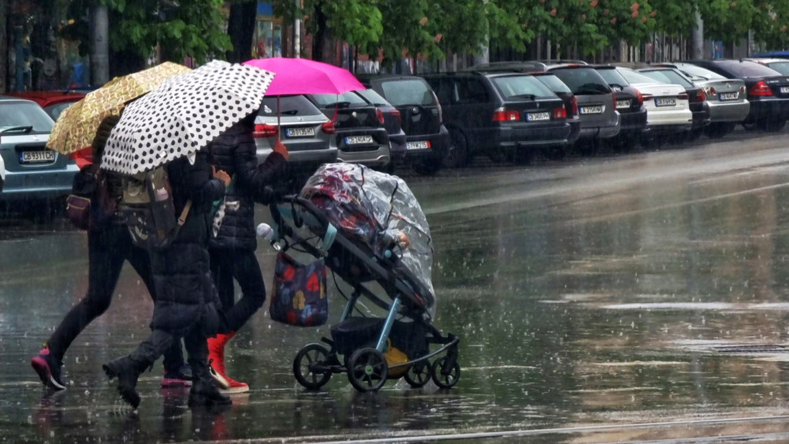 Va fi înnorat și ploios în toată țara