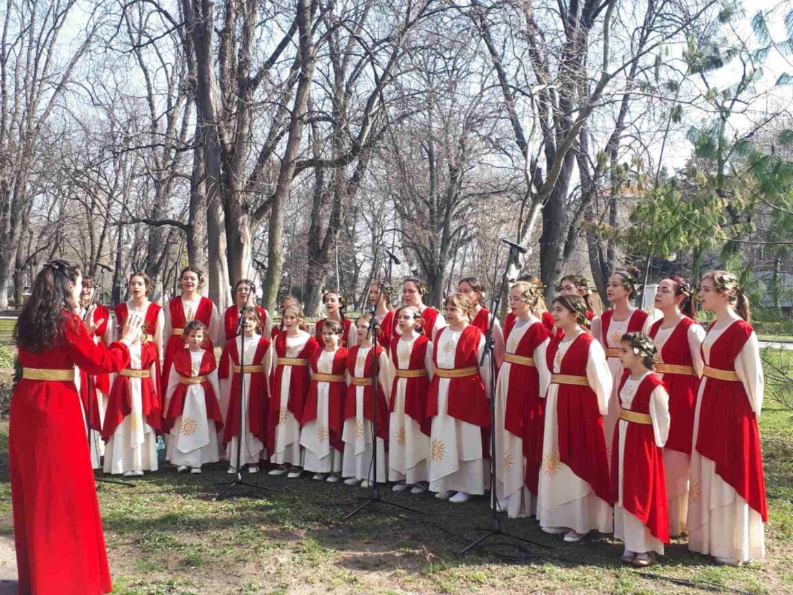 Хор "Евмолпея" с празничен великденски концерт в "Тракия"