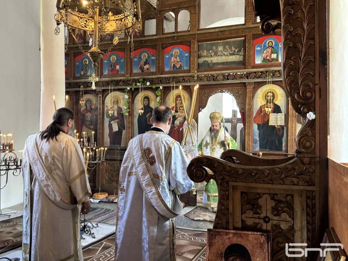 Българчево отбеляза вековния юбилей на храма си на Петковден