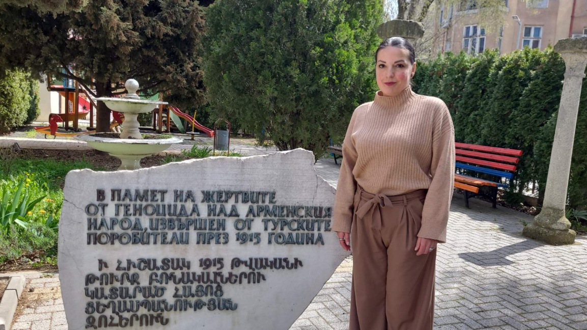 Аросина Папазян от настоятелството на НЧ„Св.Саркис“-Варна