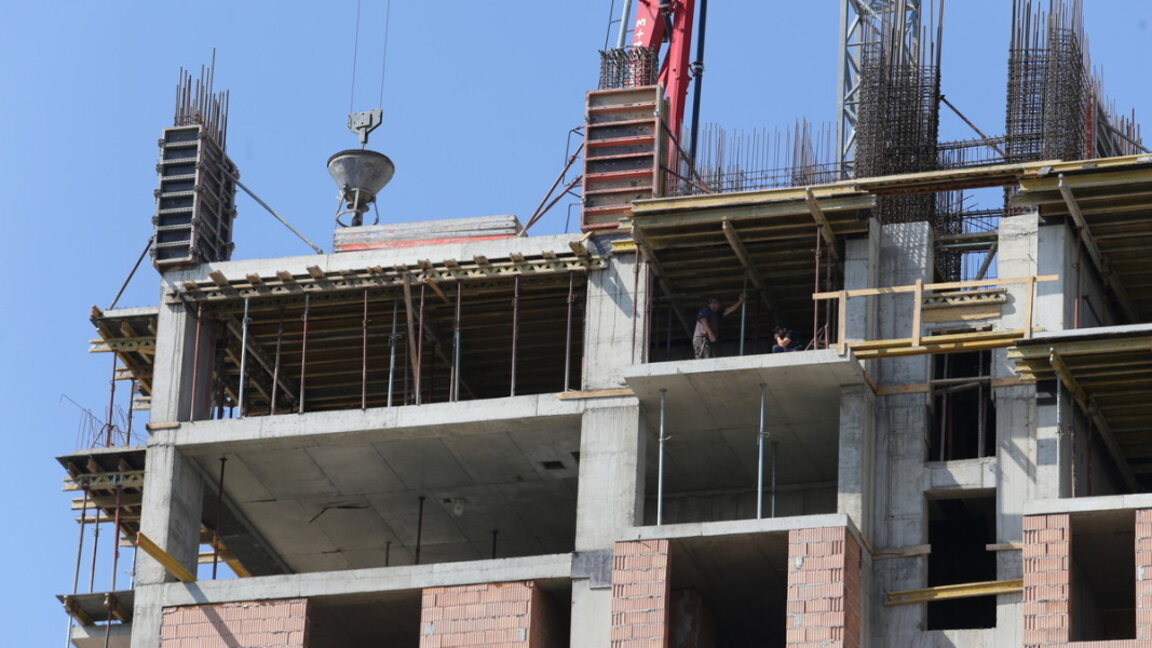 Най-голям е дефицитът на кадри в строителството