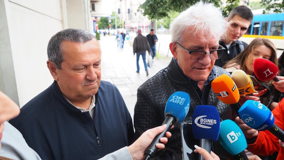 На заседанието присъстват Джейхан Ибрямов, Танер Али, Севим Али и инж. Хасан Азис.