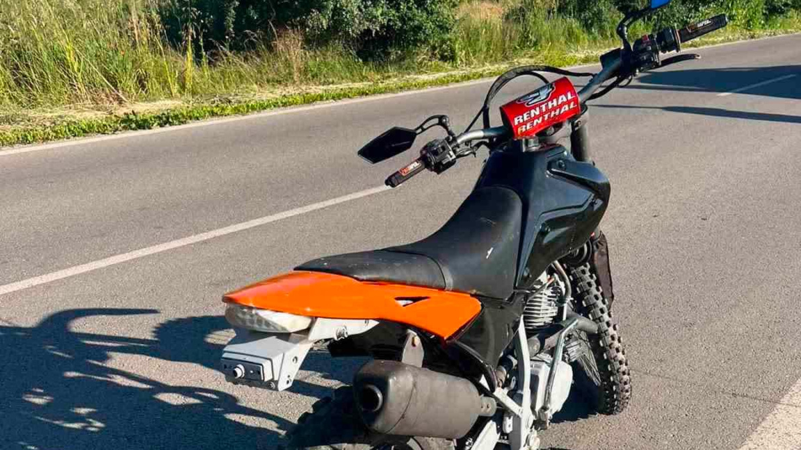 Пиян мотоциклетист на пътя