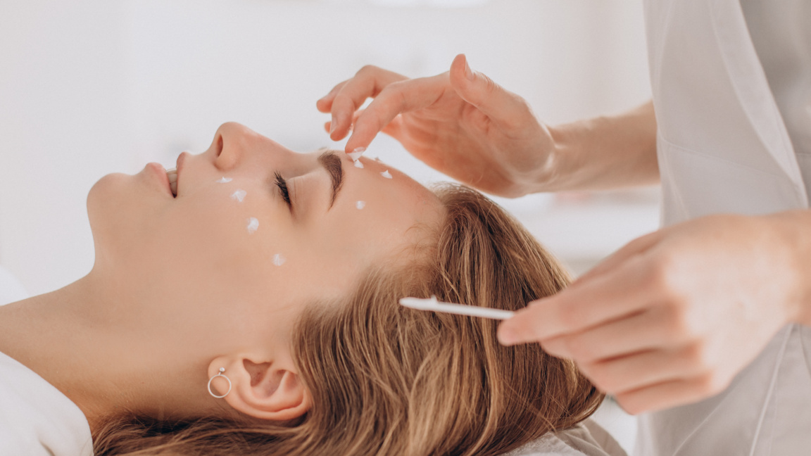 Козметик: Слънцезащитата и хидратацията са ключови за здрава кожа