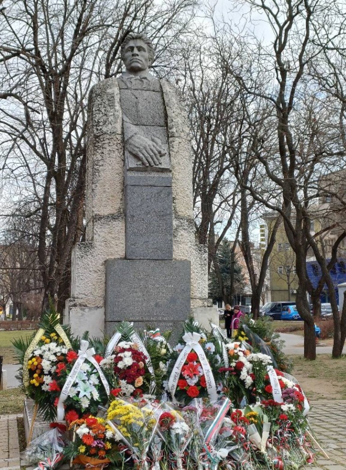 Монтана се прекланя пред Апостола