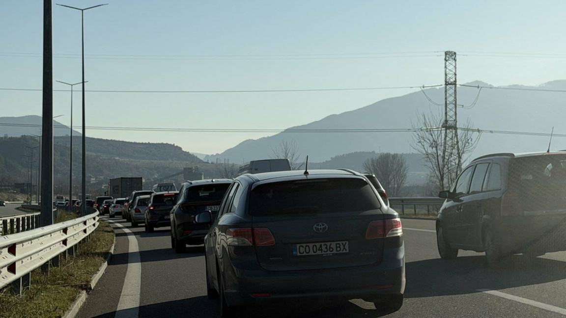 Затруднено движение по АМ "Струма" преди разклона на Симитли за Банско