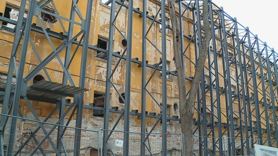 Възстановяват изгорелите тютюневи складове в Пловдив 