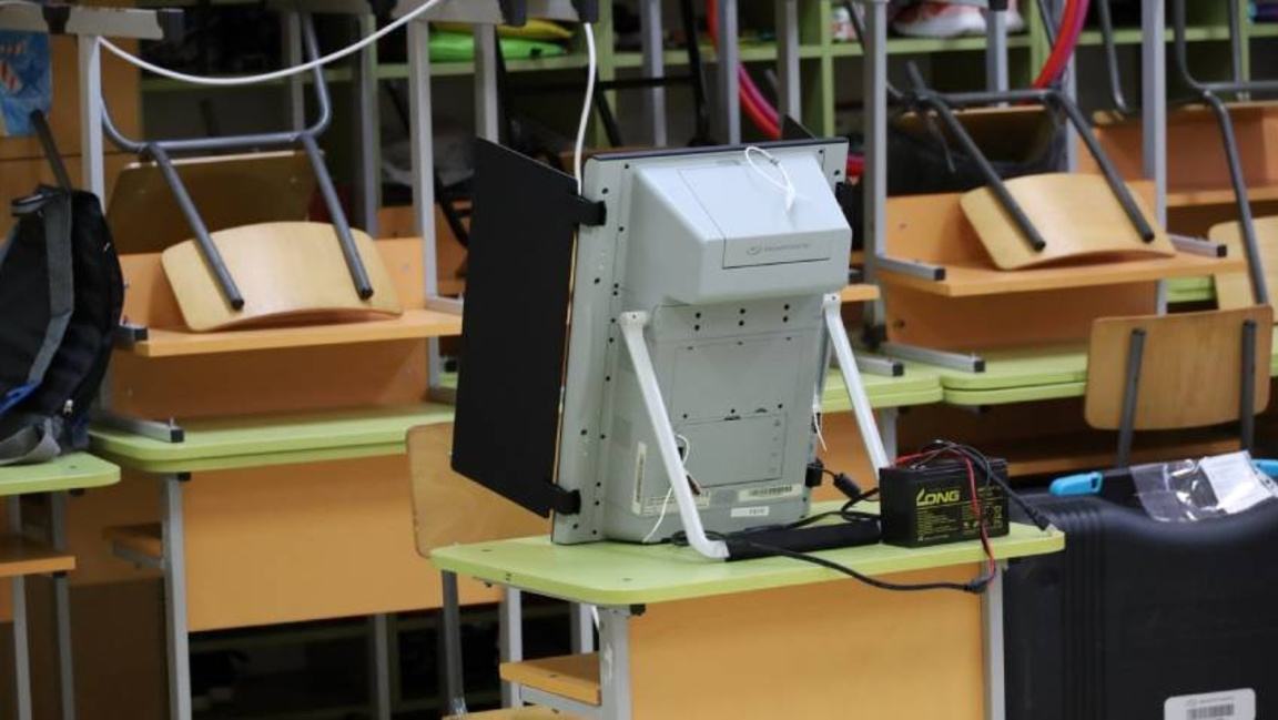 9300 секции с машини - започва извозването им 