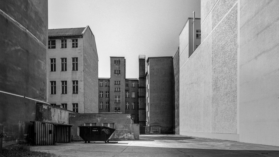 Die Stadt und ihre Absurditäten im Objektiv von Ulrich Wüst