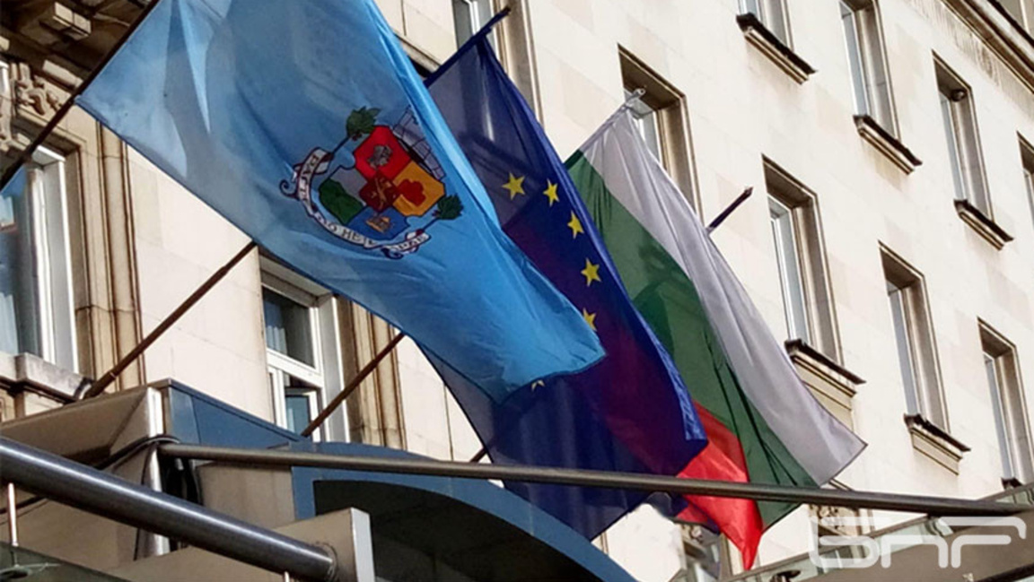 Поставят нови знамена в София преди националния празник и 24 май